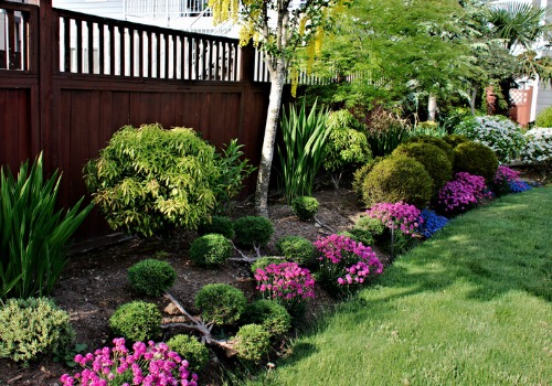 Local Landscapers in Washington IL can provide mulch, design, and landscape services to keep your yard looking outstanding any time of year